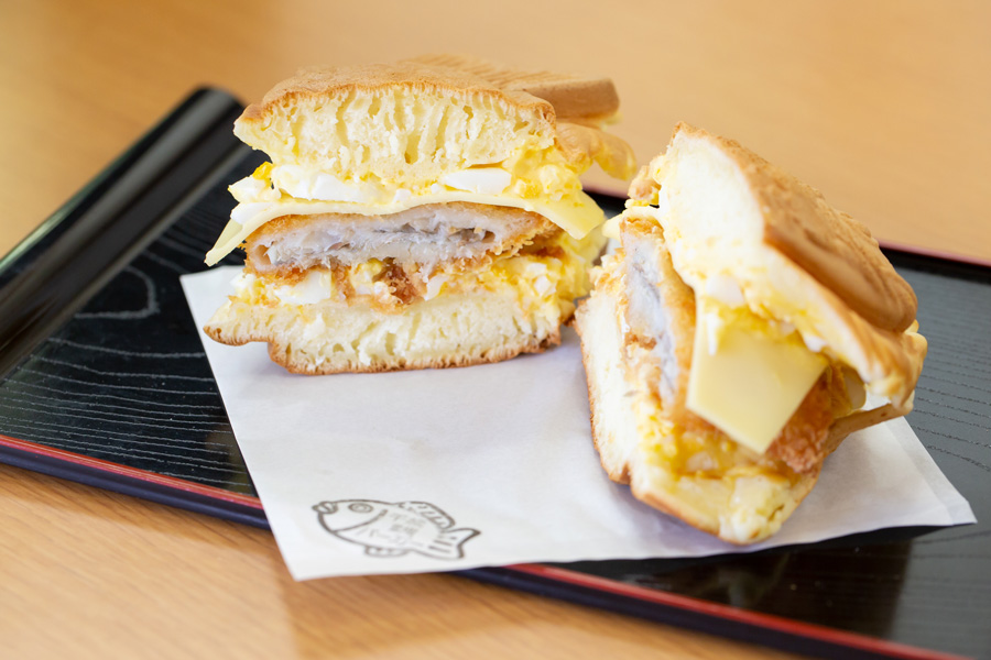 千歳鯛バーガーぱっかーん